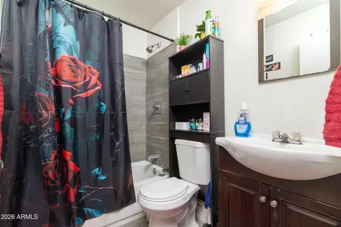 Bath - 2142 E Taylor St, Phoenix, AZ 85006 photo 1 of 3