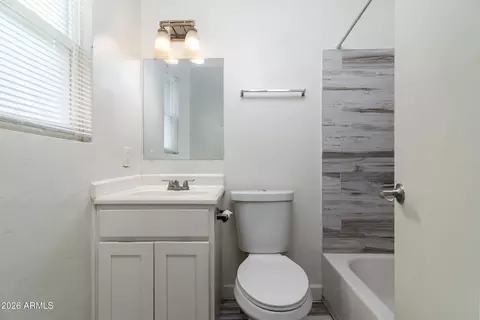 Bath - 2142 E Taylor St, Phoenix, AZ 85006 photo 2 of 3