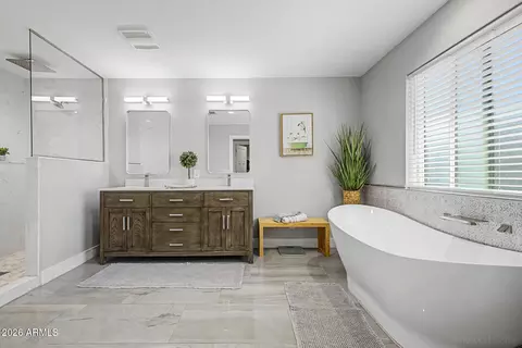 Bath - 1930 E Rovey Ave, Phoenix, AZ 85016 photo 1 of 6