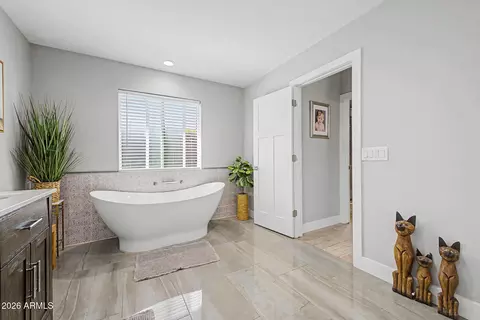 Bath - 1930 E Rovey Ave, Phoenix, AZ 85016 photo 3 of 6
