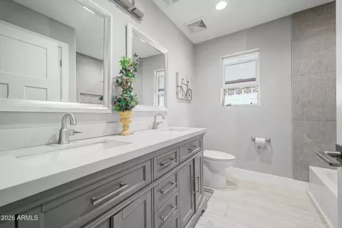 Bath - 1930 E Rovey Ave, Phoenix, AZ 85016 photo 6 of 6