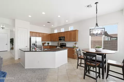 Kitchen - 3490 E Red Oak Ln, Gilbert, AZ 85297 photo 3 of 7