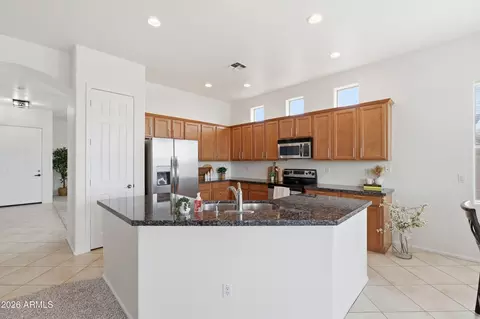 Kitchen - 3490 E Red Oak Ln, Gilbert, AZ 85297 photo 4 of 7