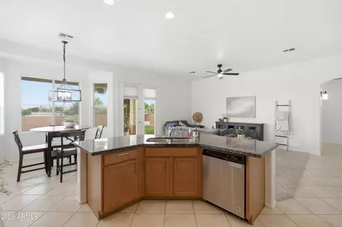 Kitchen - 3490 E Red Oak Ln, Gilbert, AZ 85297 photo 6 of 7