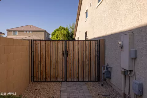 Exterior - 7528 W Odeum Ln, Phoenix, AZ 85043 photo 2 of 6