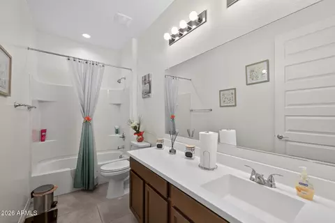 Bath - 7528 W Odeum Ln, Phoenix, AZ 85043 photo 3 of 3