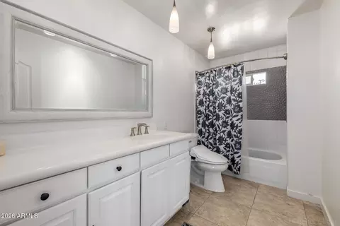 Bath - 9832 N 29th St, Phoenix, AZ 85028 photo 5 of 6