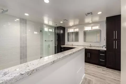 Bath - 9832 N 29th St, Phoenix, AZ 85028 photo 1 of 6