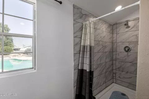 Bath - 9832 N 29th St, Phoenix, AZ 85028 photo 6 of 6