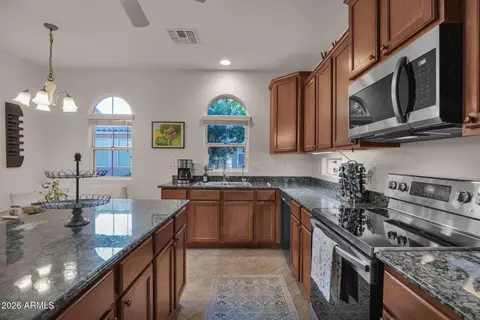 Kitchen - 4261 E Milky Way, Gilbert, AZ 85295 photo 4 of 5