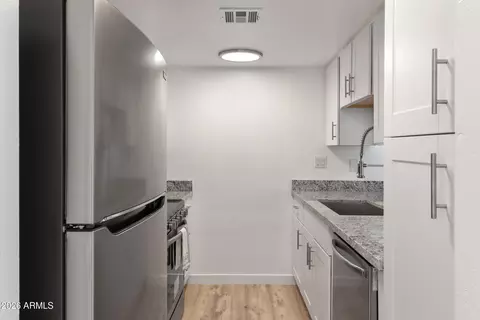 Kitchen - 3033 E Devonshire Ave #2033, Phoenix, AZ 85016 photo 2 of 3