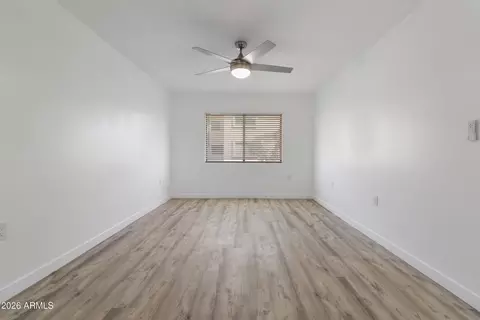 Living - 3033 E Devonshire Ave #2033, Phoenix, AZ 85016 photo 7 of 8