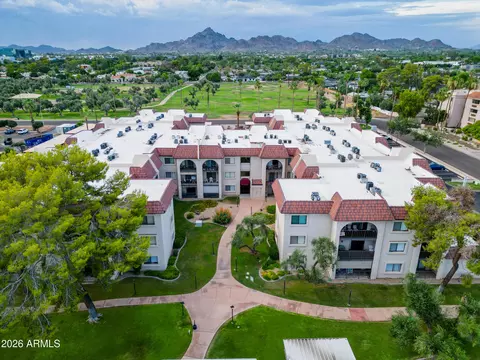 View/Area - 3033 E Devonshire Ave #2033, Phoenix, AZ 85016 photo 8 of 14