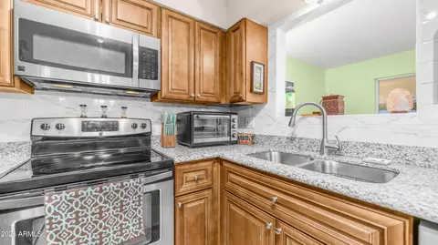 Kitchen - 637 S Copper Dr, Apache Junction, AZ 85120 photo 3 of 4
