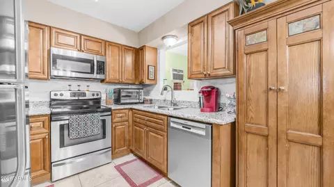 Kitchen - 637 S Copper Dr, Apache Junction, AZ 85120 photo 2 of 4