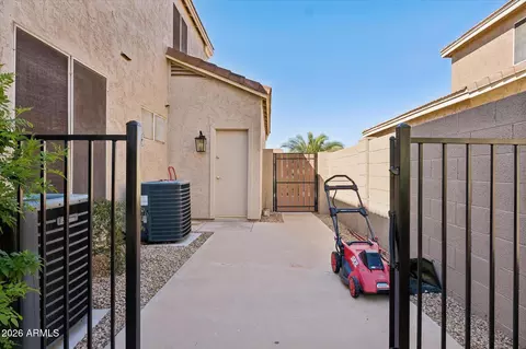 Exterior - 289 E Horseshoe Ave, Gilbert, AZ 85296 photo 10 of 11