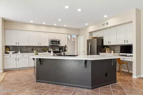 Kitchen - 289 E Horseshoe Ave, Gilbert, AZ 85296 photo 1 of 3
