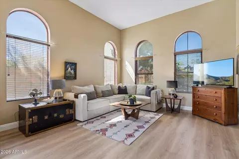 Living - 289 E Horseshoe Ave, Gilbert, AZ 85296 photo 1 of 4