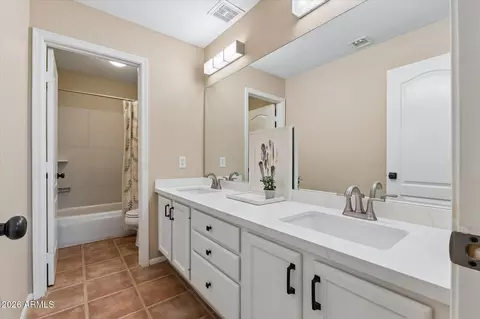 Bath - 289 E Horseshoe Ave, Gilbert, AZ 85296 photo 3 of 4