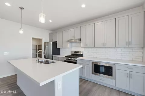 Kitchen - 6544 N 15th Dr, Phoenix, AZ 85015 photo 3 of 6