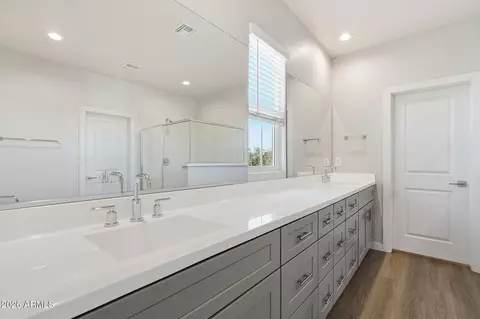 Bath - 6544 N 15th Dr, Phoenix, AZ 85015 photo 1 of 4