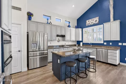 Kitchen - 9661 E Greenway St, Mesa, AZ 85207 photo 4 of 5