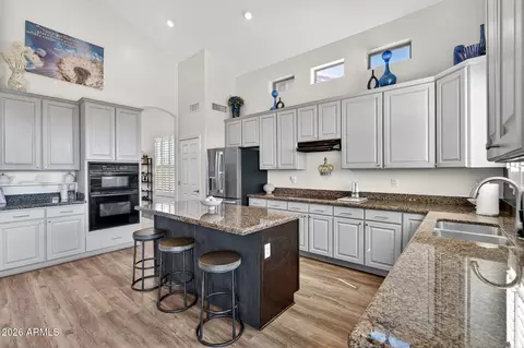Kitchen - 9661 E Greenway St, Mesa, AZ 85207 photo 2 of 5