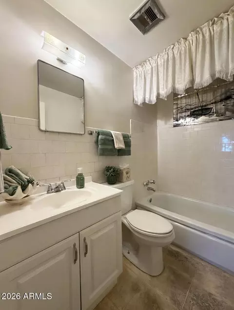 Bath - 4433 N 30th Ave, Phoenix, AZ 85017 photo 1 of 2