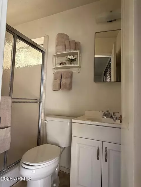 Bath - 4433 N 30th Ave, Phoenix, AZ 85017 photo 2 of 2
