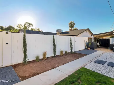 Exterior - 2204 E Whitton Ave N, Phoenix, AZ 85016 photo 10 of 12