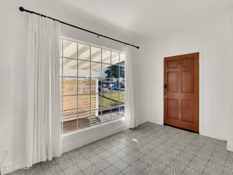 Entry Way - 2204 E Whitton Ave N, Phoenix, AZ 85016 photo 2 of 3