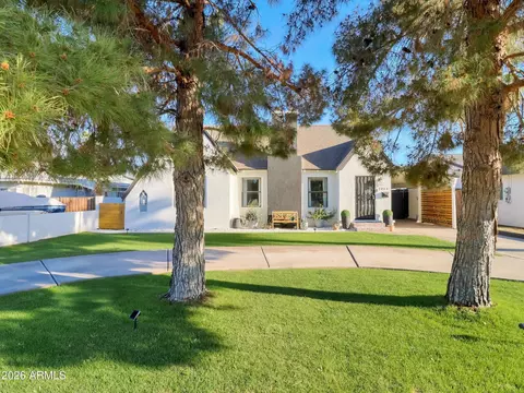 Exterior - 2204 E Whitton Ave N, Phoenix, AZ 85016 photo 2 of 12