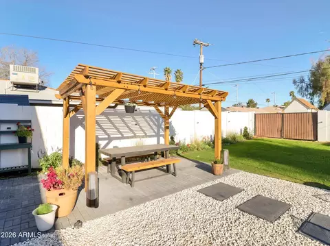 Exterior - 2204 E Whitton Ave N, Phoenix, AZ 85016 photo 6 of 12