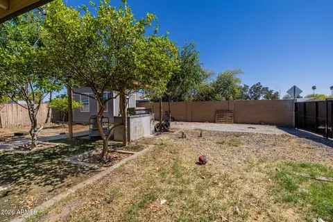 Exterior - 801 N 68th Ave, Phoenix, AZ 85043 photo 7 of 11