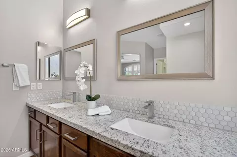 Bath - 4128 E Jude Ln, Gilbert, AZ 85298 photo 2 of 4
