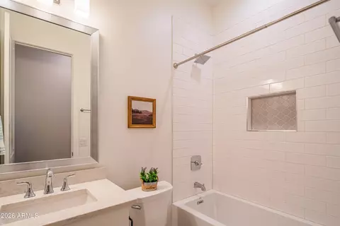 Bath - 3850 E Crittenden Ln, Phoenix, AZ 85018 photo 5 of 6