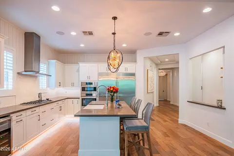 Kitchen - 3850 E Crittenden Ln, Phoenix, AZ 85018 photo 2 of 8