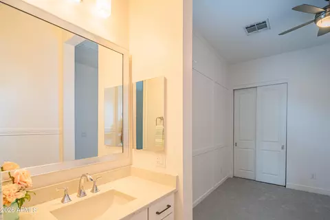 Bath - 3850 E Crittenden Ln, Phoenix, AZ 85018 photo 2 of 6