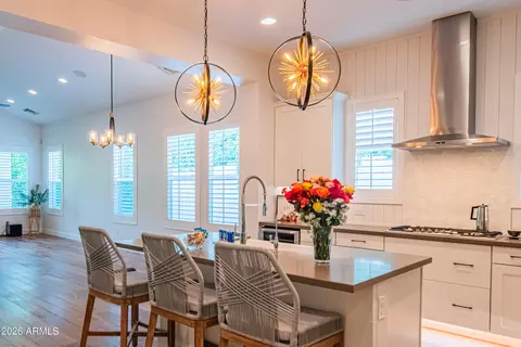 Kitchen - 3850 E Crittenden Ln, Phoenix, AZ 85018 photo 1 of 8