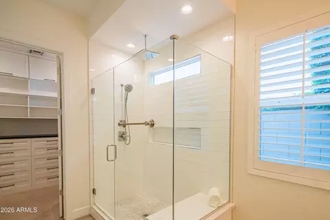 Bath - 3850 E Crittenden Ln, Phoenix, AZ 85018 photo 4 of 6