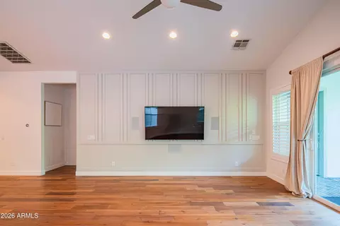 Living - 3850 E Crittenden Ln, Phoenix, AZ 85018 photo 2 of 5