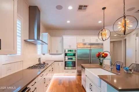 Kitchen - 3850 E Crittenden Ln, Phoenix, AZ 85018 photo 5 of 8