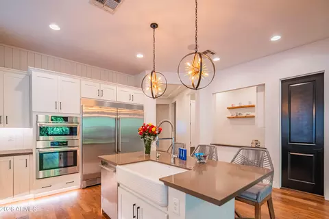 Kitchen - 3850 E Crittenden Ln, Phoenix, AZ 85018 photo 6 of 8