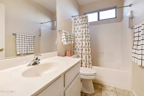 Bath - 4574 E Mia Ln, Gilbert, AZ 85298 photo 3 of 5