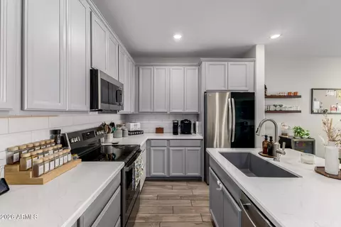 Kitchen - 1848 E Hampton Ln #104, Gilbert, AZ 85295 photo 3 of 5