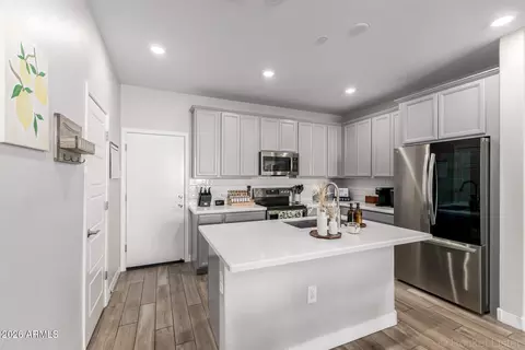 Kitchen - 1848 E Hampton Ln #104, Gilbert, AZ 85295 photo 2 of 5