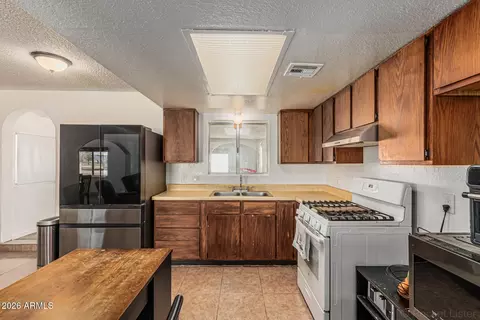 Kitchen - 219 S Bisbee Ave, Willcox, AZ 85643 photo 2 of 3