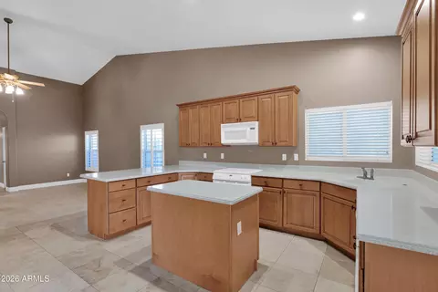 Kitchen - 3115 E Bighorn Ave, Phoenix, AZ 85048 photo 1 of 5