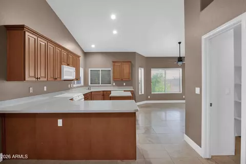 Kitchen - 3115 E Bighorn Ave, Phoenix, AZ 85048 photo 4 of 5