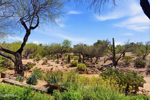 1042 N Boulder Dr, Carefree, AZ 85377